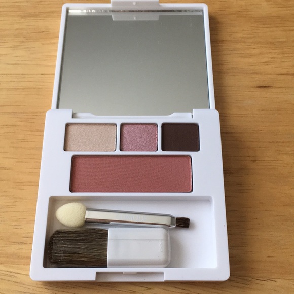 Clinique NEVER USED Pallette - Picture 1 of 3